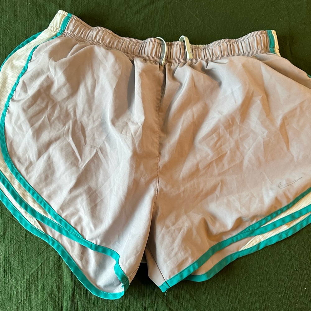 NIKE TRACK SHORT